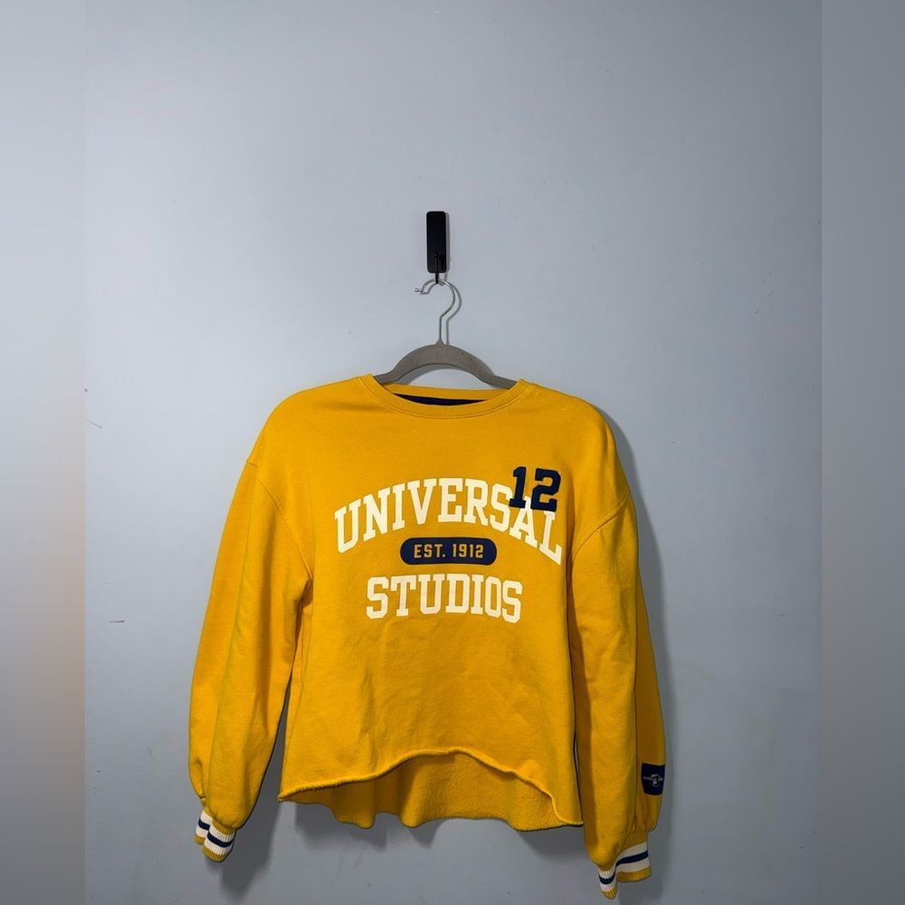 Universal Studios women’s Yellow cropped Sweatshirt size small EUC